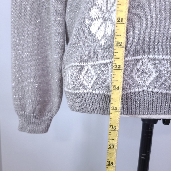Alfred Dunner Snowflake Sweater Small Gray Metallic Turtleneck Holiday Christmas - Picture 12 of 13